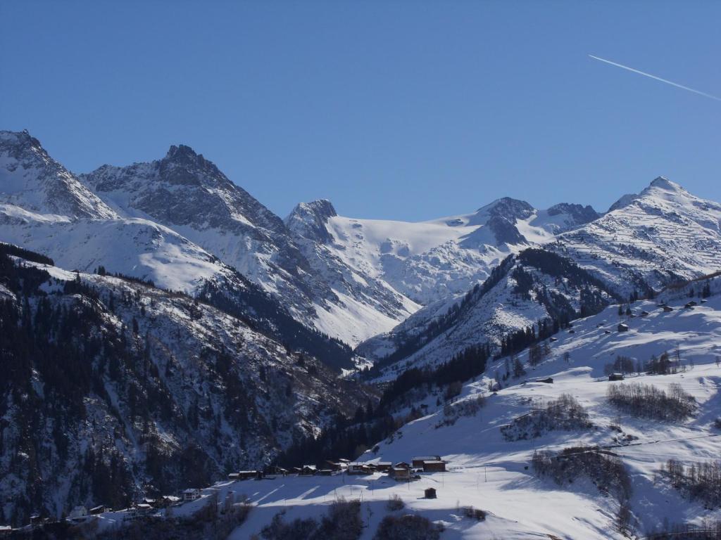Hotel Pez Ault Disentis Exteriör bild