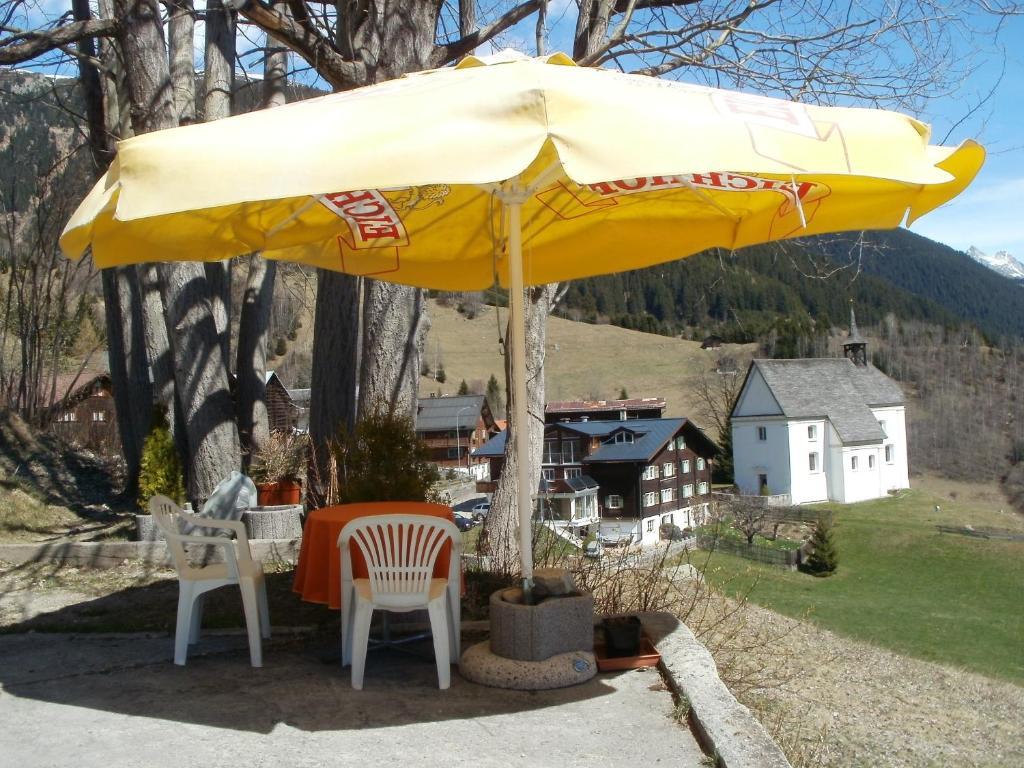 Hotel Pez Ault Disentis Exteriör bild