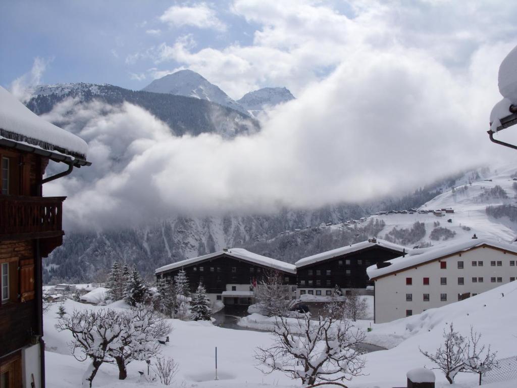 Hotel Pez Ault Disentis Exteriör bild