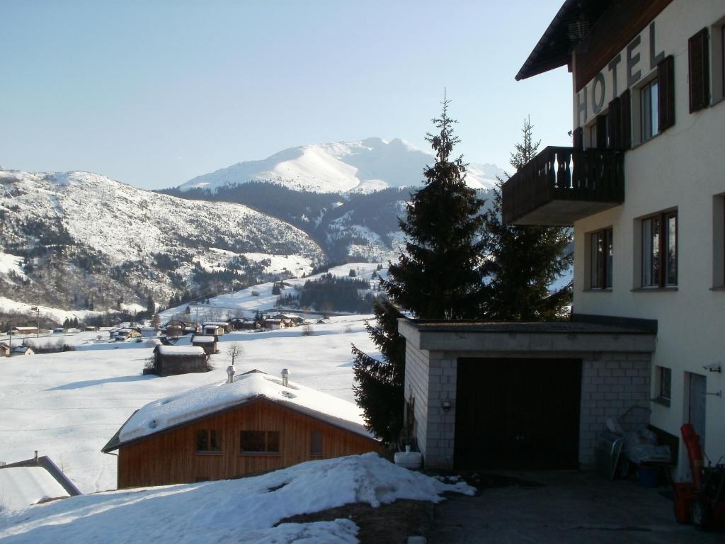 Hotel Pez Ault Disentis Exteriör bild