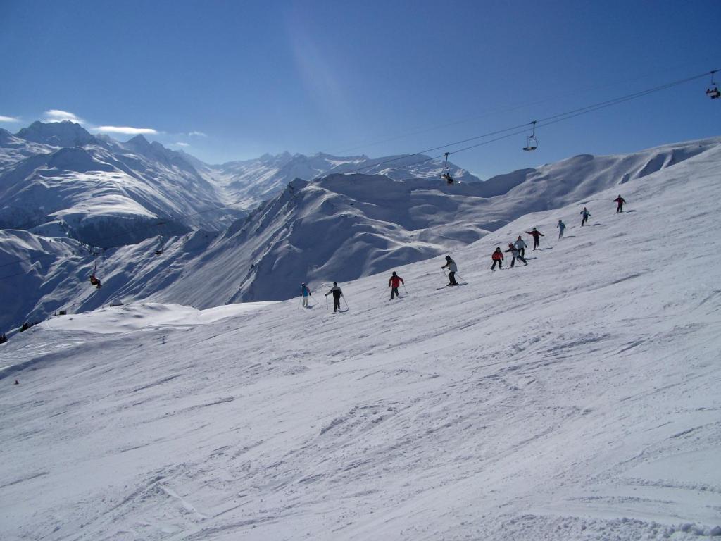 Hotel Pez Ault Disentis Exteriör bild