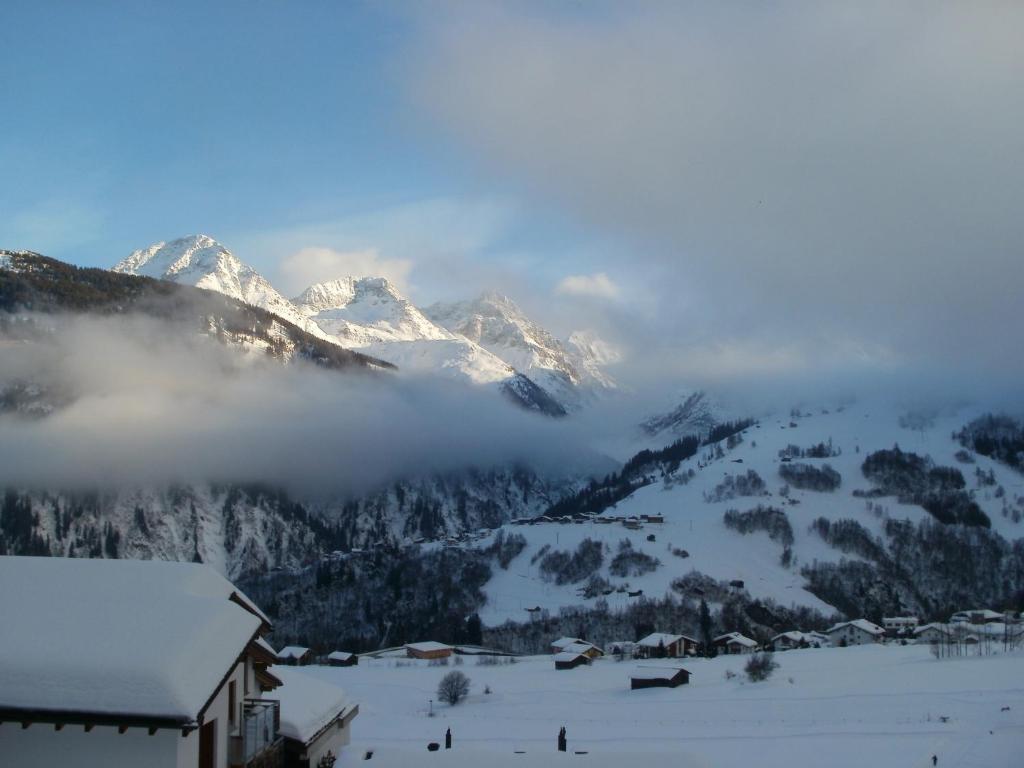 Hotel Pez Ault Disentis Exteriör bild